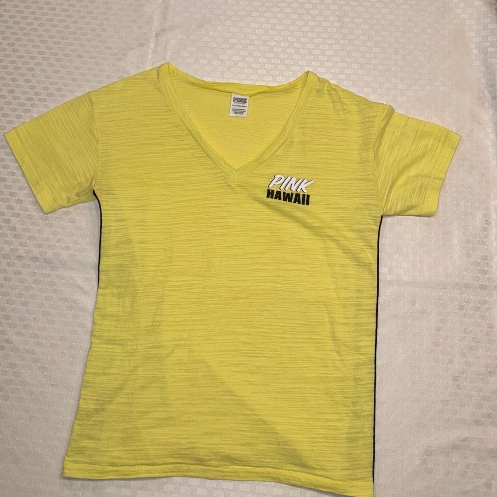Pink Victoria's Secret Hawaii Women's Yellow V-neck‎ Short Sleeved Tee Small